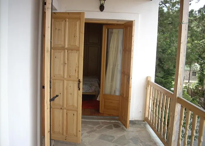 μεζονέτα στην λίμνη πλαστήρα Neráïda